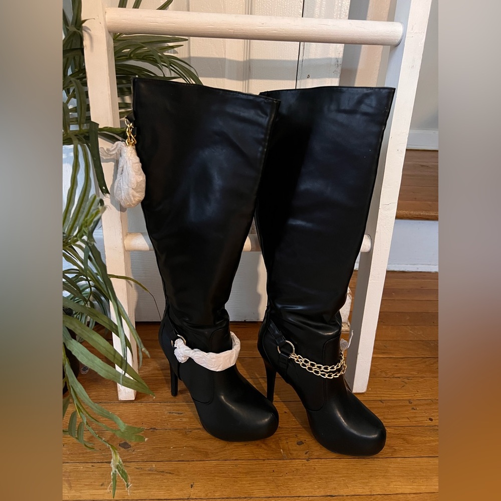 Knee-High Boots black with Chain Detail NEW